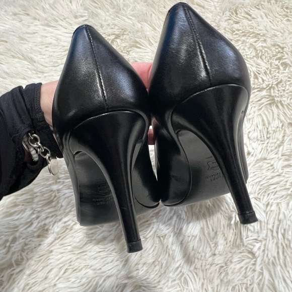 Stuart Weitzman Pumps - Size 8 - black - Picture 3 of 8